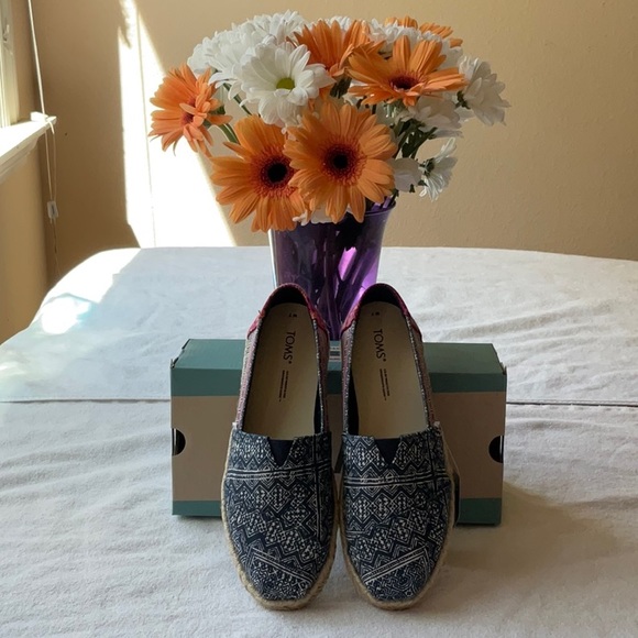 🪷 TOMS HMONG INDIGO FLORAL ROPE ESPADRILLE 🪷 - Picture 5 of 16